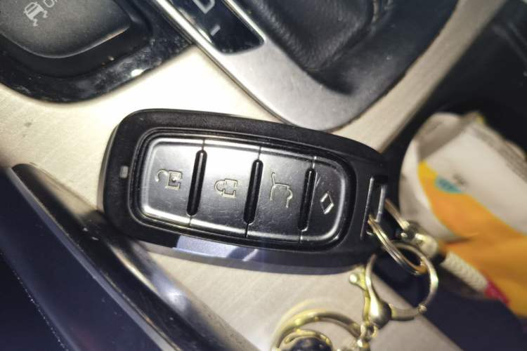 Used Geely Auto Emgrand X7 Sport 2018 1.8TD Automatic Two-Wheel Drive Smart Connect 4G Internet Edition Vehicle Key