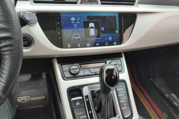 Used Geely Auto Emgrand X7 Sport 2018 1.8TD Automatic Two-Wheel Drive Smart Connect 4G Internet Edition Audio And AC Panel