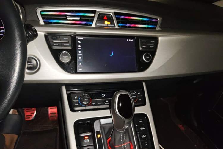 Used Geely Auto Emgrand X7 Sport 2018 Revised Version 1.8TD Automatic Two-Wheel Drive Smart Connectivity 4G-Enabled Edition Audio And AC Panel