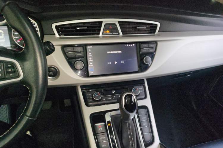 Used Geely Auto Emgrand X7 Sport 2018 1.8TD Automatic Two-Wheel Drive Zhiya Model Audio And AC Panel