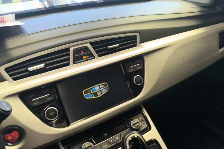 Used Geely Auto Emgrand X7 Sport 2018 1.8TD Automatic Two-Wheel Drive Smart Connect 4G Internet Edition Audio And AC Panel