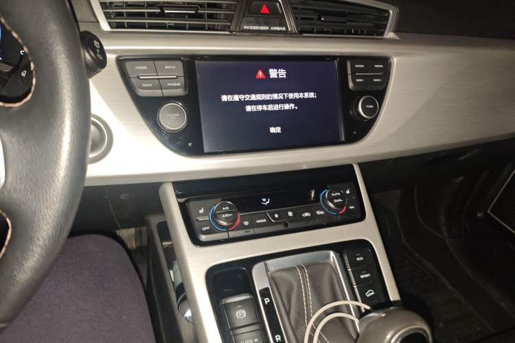 Used Geely Auto Emgrand X7 Sport 2018 1.8TD Automatic Two-Wheel Drive Smart Connect 4G Internet Edition Audio And AC Panel