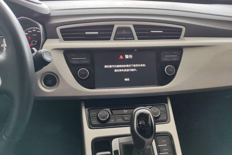 Used Geely Auto Emgrand X7 Sport 2018 1.8TD Automatic Two-Wheel Drive Zhiya Model Audio And AC Panel
