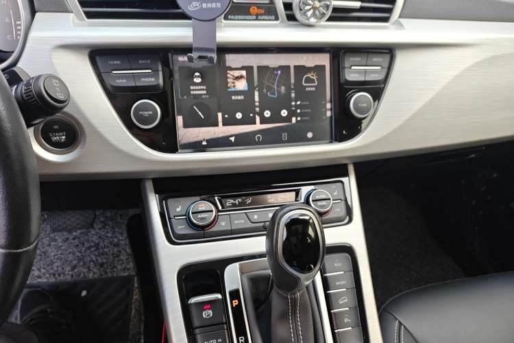 Used Geely Auto Emgrand X7 Sport 2018 1.8TD Automatic Two-Wheel Drive Smart Connect 4G Internet Edition Audio And AC Panel