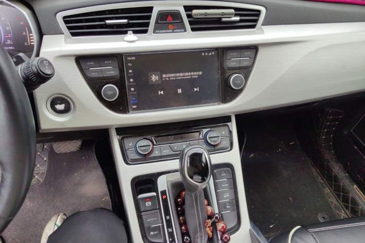 Used Geely Auto Emgrand X7 Sport 2018 Revised Version 1.8TD Automatic Two-Wheel Drive Smart Connectivity 4G-Enabled Edition Audio And AC Panel