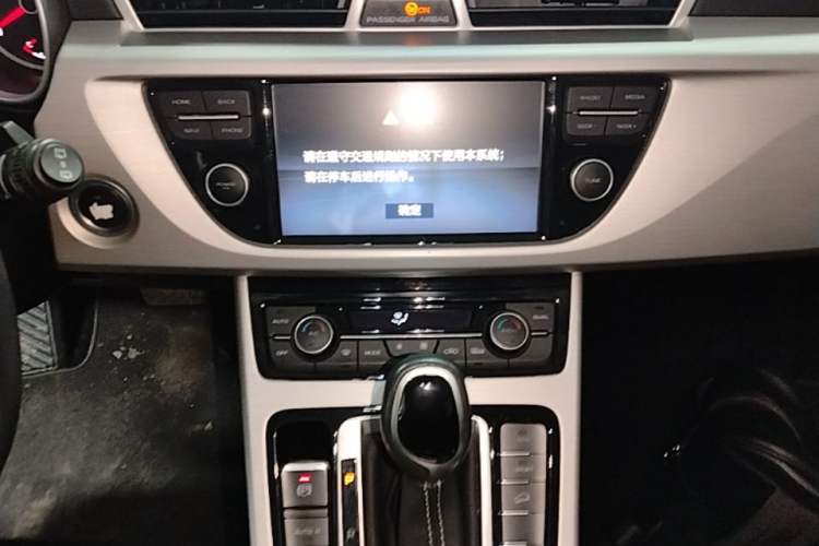 Used Geely Auto Emgrand X7 Sport 2018 1.8TD Automatic Two-Wheel Drive Zhiya Model Audio And AC Panel