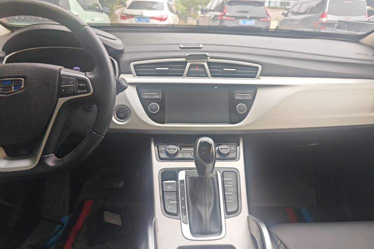 Used Geely Auto Emgrand X7 Sport 2018 1.8TD Automatic Two-Wheel Drive Smart Connect 4G Internet Edition Audio And AC Panel