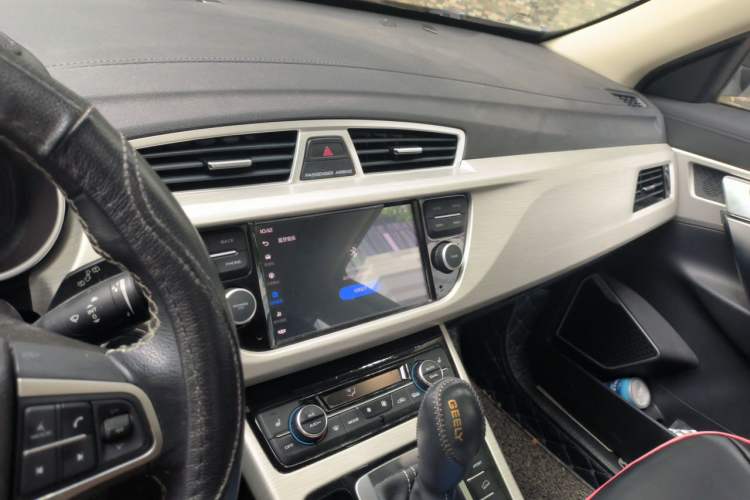 Used Geely Auto Emgrand X7 Sport 2018 1.8TD Automatic Two-Wheel Drive Smart Connect 4G Internet Edition Audio And AC Panel