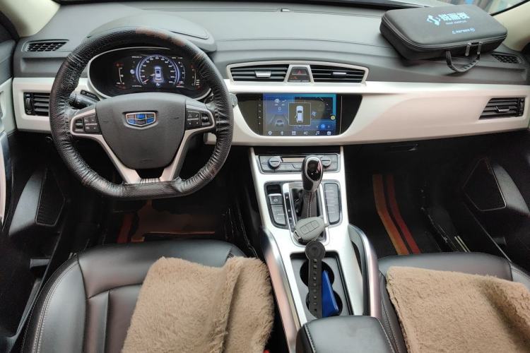 Used Geely Auto Emgrand X7 Sport 2018 1.8TD Automatic Two-Wheel Drive Smart Connect 4G Internet Edition Center Console