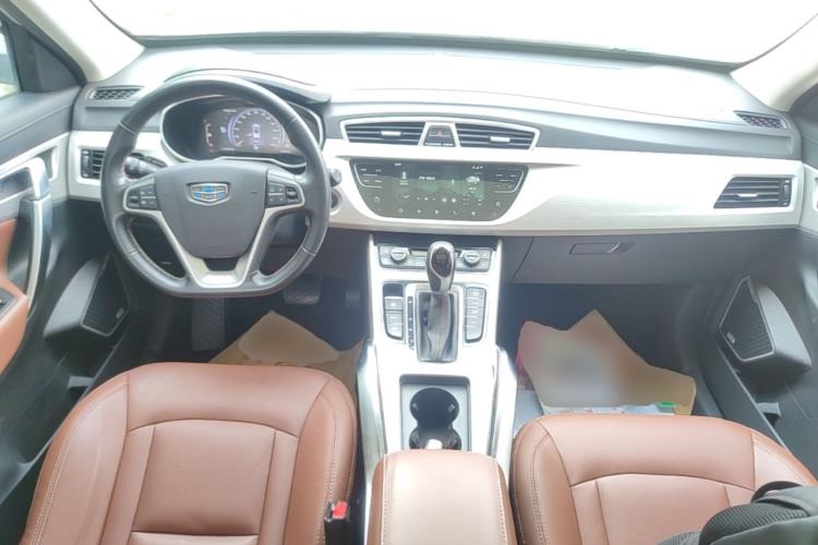 Used Geely Auto Emgrand X7 Sport 2018 1.8TD Automatic Two-Wheel Drive ZhiZun Model with 4G Connectivity Center Console