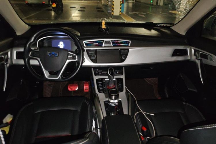Used Geely Auto Emgrand X7 Sport 2018 Revised Version 1.8TD Automatic Two-Wheel Drive Smart Connectivity 4G-Enabled Edition Center Console