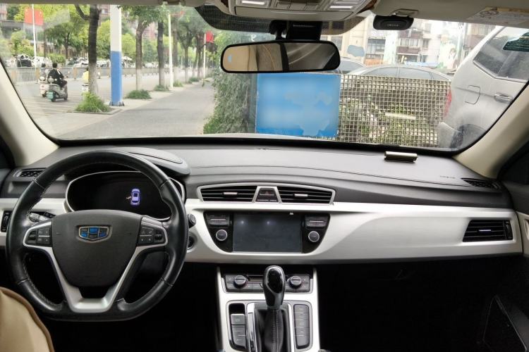 Used Geely Auto Emgrand X7 Sport 2018 1.8TD Automatic Two-Wheel Drive Smart Connect 4G Internet Edition Center Console