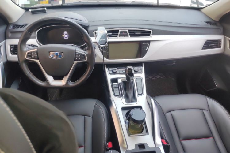 Used Geely Auto Emgrand X7 Sport 2018 1.8TD Automatic Two-Wheel Drive Smart Connect 4G Internet Edition Center Console