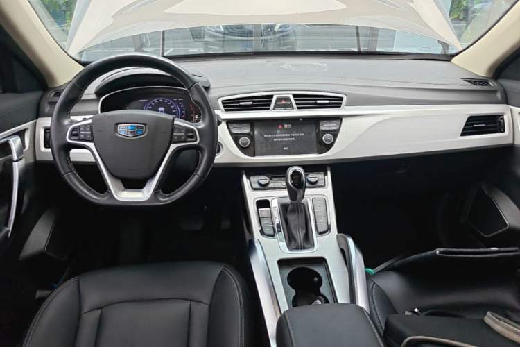 Used Geely Auto Emgrand X7 Sport 2018 1.8TD Automatic Two-Wheel Drive Smart Connect 4G Internet Edition Center Console