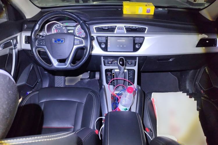 Used Geely Auto Emgrand X7 Sport 2018 1.8TD Automatic Two-Wheel Drive Zhiya Model Center Console