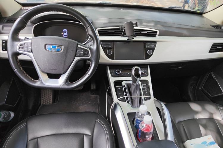Used Geely Auto Emgrand X7 Sport 2018 1.8TD Automatic Two-Wheel Drive Smart Connect 4G Internet Edition Center Console