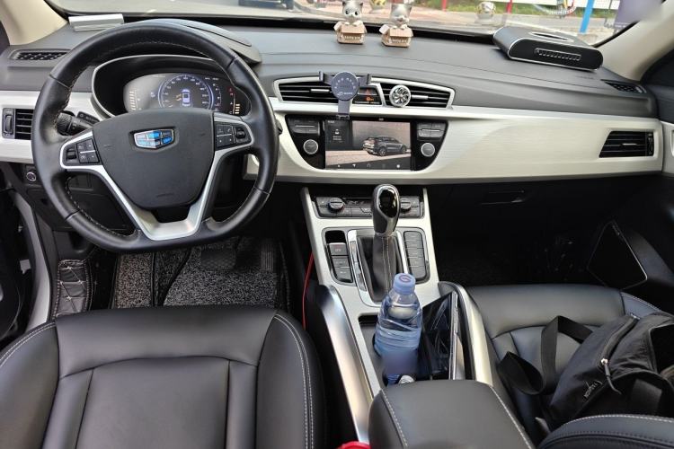 Used Geely Auto Emgrand X7 Sport 2018 1.8TD Automatic Two-Wheel Drive Smart Connect 4G Internet Edition Center Console