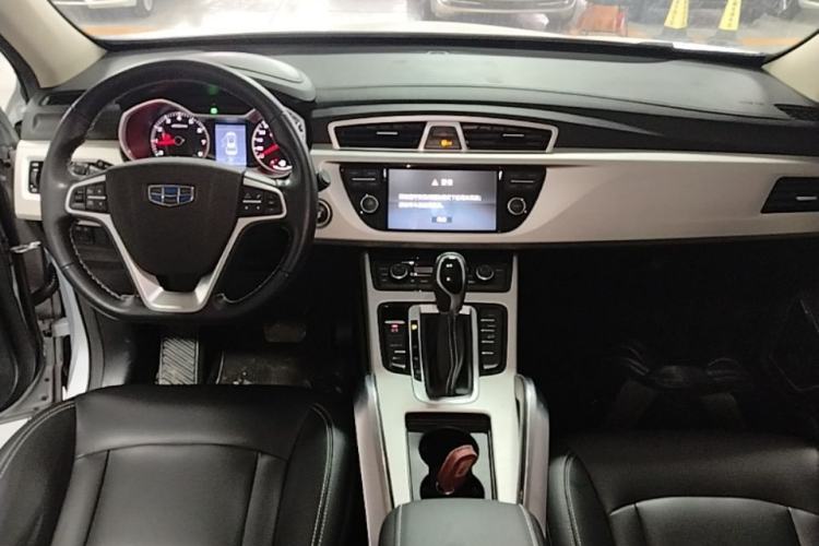 Used Geely Auto Emgrand X7 Sport 2018 1.8TD Automatic Two-Wheel Drive Zhiya Model Center Console