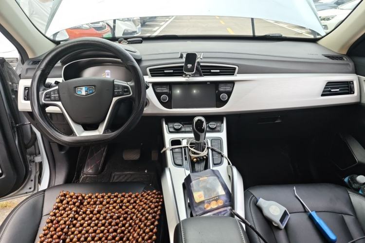 Used Geely Auto Emgrand X7 Sport 2018 Revised Version 1.8TD Automatic Two-Wheel Drive Smart Connectivity 4G-Enabled Edition Center Console