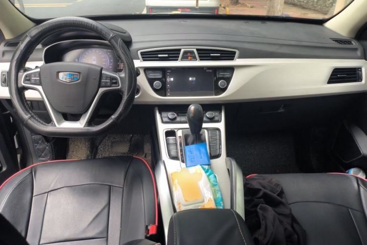 Used Geely Auto Emgrand X7 Sport 2018 1.8TD Automatic Two-Wheel Drive Smart Connect 4G Internet Edition Center Console