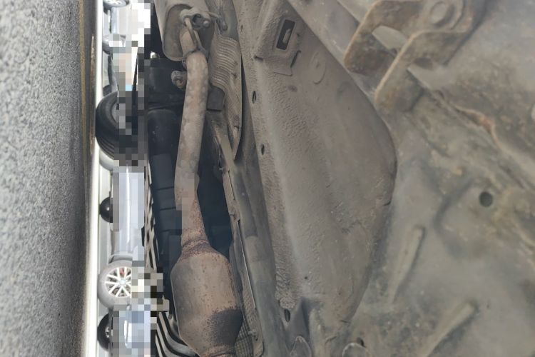 Used Geely Auto Emgrand X7 Sport 2018 1.8TD Automatic Two-Wheel Drive Smart Connect 4G Internet Edition Chassis Front Right