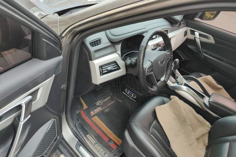 Used Geely Auto Emgrand X7 Sport 2018 1.8TD Automatic Two-Wheel Drive Smart Connect 4G Internet Edition Driver Seat