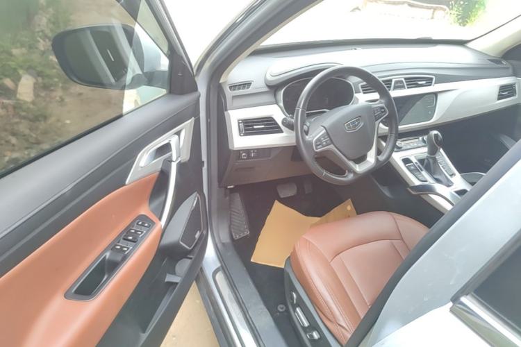 Used Geely Auto Emgrand X7 Sport 2018 1.8TD Automatic Two-Wheel Drive ZhiZun Model with 4G Connectivity Driver Seat