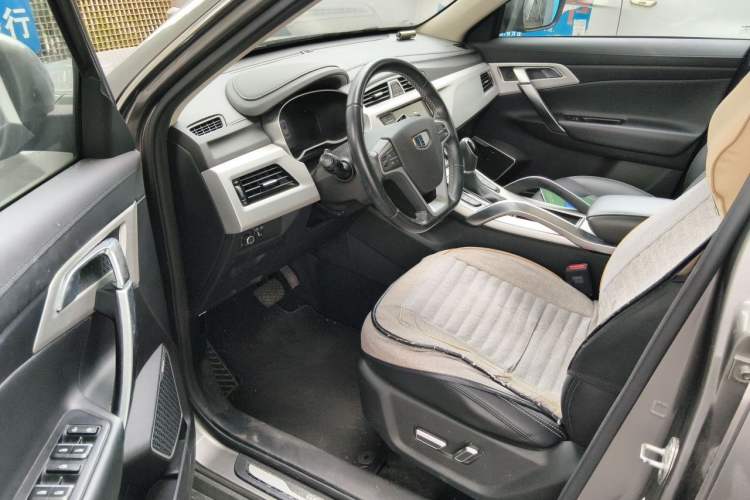Used Geely Auto Emgrand X7 Sport 2018 1.8TD Automatic Two-Wheel Drive Smart Connect 4G Internet Edition Driver Seat