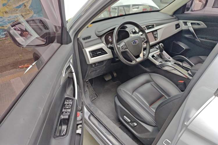 Used Geely Auto Emgrand X7 Sport 2018 1.8TD Automatic Two-Wheel Drive Smart Connect 4G Internet Edition Driver Seat