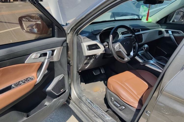 Used Geely Auto Emgrand X7 Sport 2018 1.8TD Automatic Two-Wheel Drive ZhiZun Model with 4G Connectivity Driver Seat