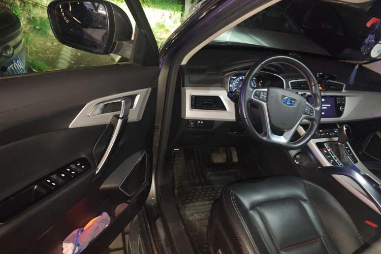 Used Geely Auto Emgrand X7 Sport 2018 1.8TD Automatic Two-Wheel Drive Smart Connect 4G Internet Edition Driver Seat