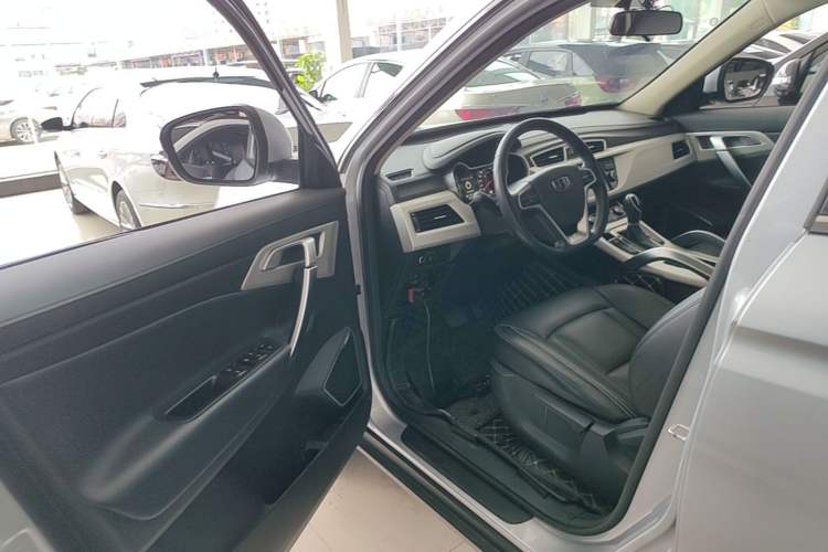 Used Geely Auto Emgrand X7 Sport 2018 1.8TD Automatic Two-Wheel Drive Zhiya Model Driver Seat