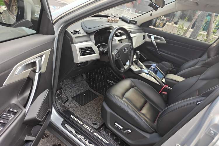Used Geely Auto Emgrand X7 Sport 2018 1.8TD Automatic Two-Wheel Drive Smart Connect 4G Internet Edition Driver Seat