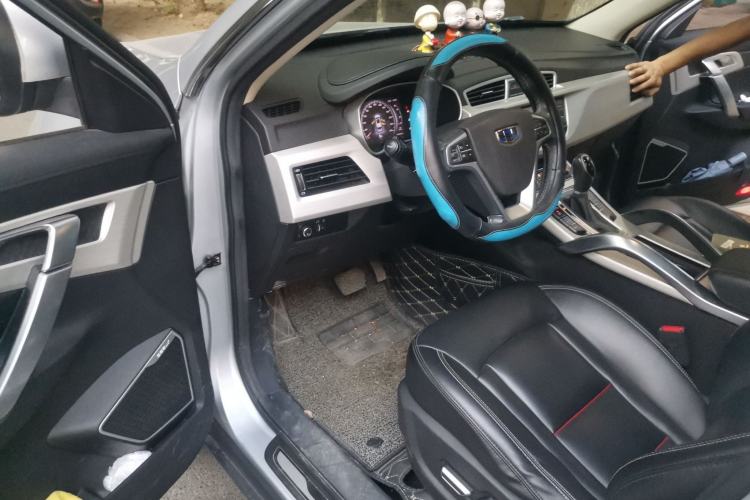 Used Geely Auto Emgrand X7 Sport 2018 1.8TD Automatic Two-Wheel Drive Smart Connect 4G Internet Edition Driver Seat