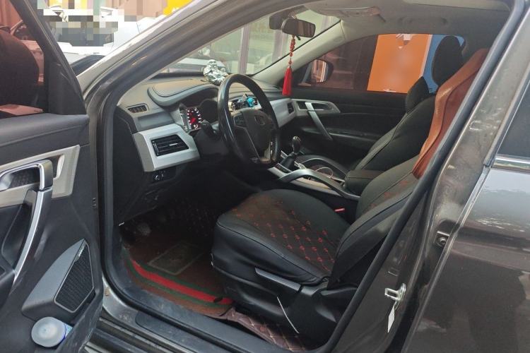 Used Geely Auto Emgrand X7 Sport 2018 2.0L Manual Two-Wheel Drive Zhiya Version Driver Seat