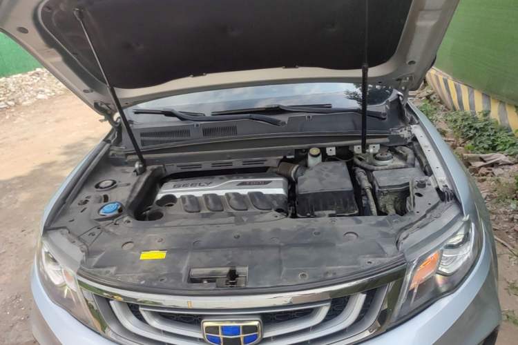 Used Geely Auto Emgrand X7 Sport 2018 1.8TD Automatic Two-Wheel Drive ZhiZun Model with 4G Connectivity Engine Bay