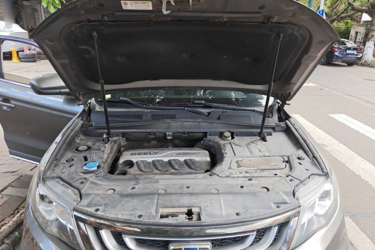 Used Geely Auto Emgrand X7 Sport 2018 1.8TD Automatic Two-Wheel Drive Smart Connect 4G Internet Edition Engine Bay