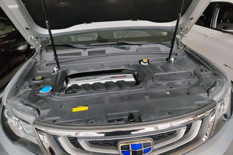 Used Geely Auto Emgrand X7 Sport 2018 1.8TD Automatic Two-Wheel Drive Zhiya Model Engine Bay