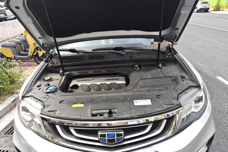 Used Geely Auto Emgrand X7 Sport 2018 1.8TD Automatic Two-Wheel Drive Smart Connect 4G Internet Edition Engine Bay