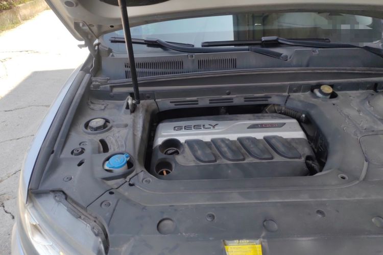Used Geely Auto Emgrand X7 Sport 2018 1.8TD Automatic Two-Wheel Drive Smart Connect 4G Internet Edition Engine Bay Right