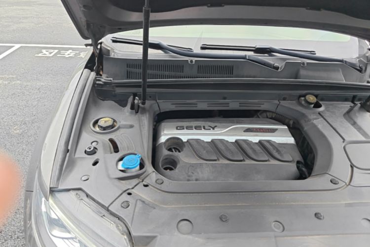 Used Geely Auto Emgrand X7 Sport 2018 1.8TD Automatic Two-Wheel Drive Smart Connect 4G Internet Edition Engine Bay Right