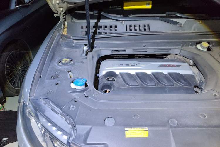 Used Geely Auto Emgrand X7 Sport 2018 1.8TD Automatic Two-Wheel Drive Zhiya Model Engine Bay Right