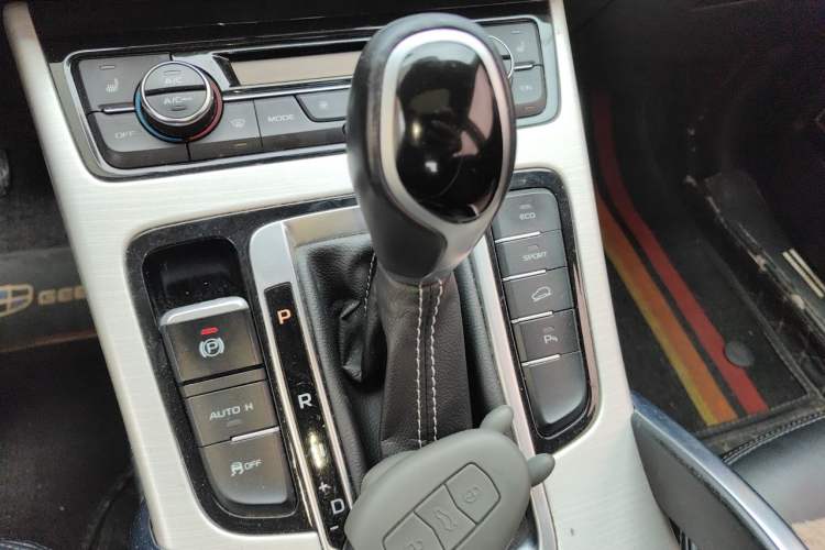 Used Geely Auto Emgrand X7 Sport 2018 1.8TD Automatic Two-Wheel Drive Smart Connect 4G Internet Edition Gear Lever