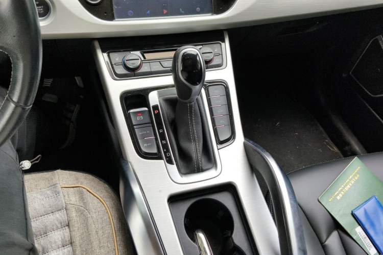 Used Geely Auto Emgrand X7 Sport 2018 1.8TD Automatic Two-Wheel Drive Smart Connect 4G Internet Edition Gear Lever