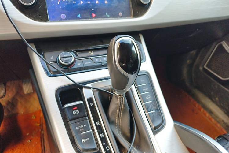 Used Geely Auto Emgrand X7 Sport 2018 1.8TD Automatic Two-Wheel Drive Smart Connect 4G Internet Edition Gear Lever