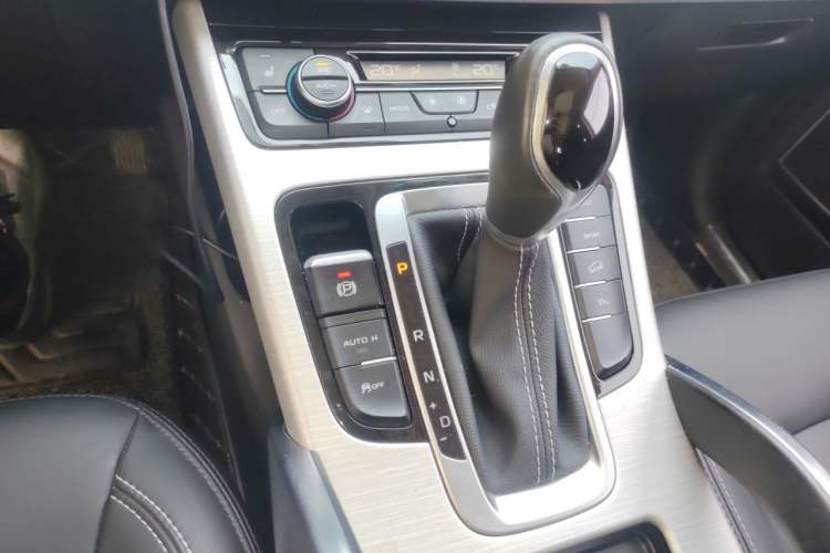 Used Geely Auto Emgrand X7 Sport 2018 1.8TD Automatic Two-Wheel Drive Smart Connect 4G Internet Edition Gear Lever