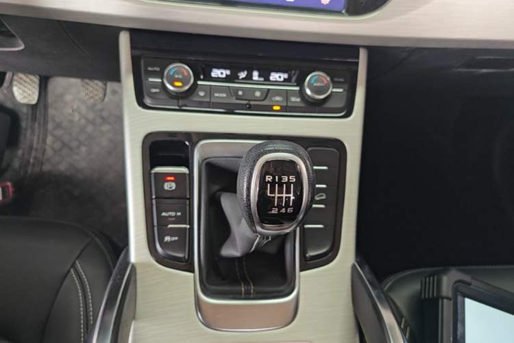 Used Geely Auto Emgrand X7 Sport 2018 1.8TD Manual Two-Wheel Drive Zhiya Model Gear Lever