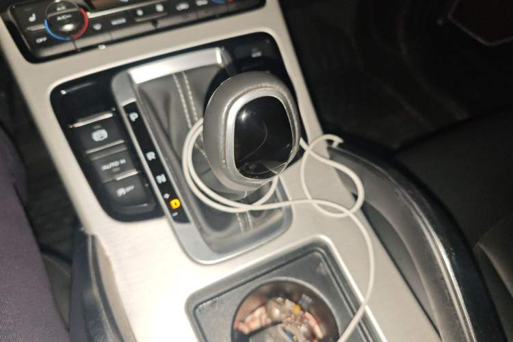 Used Geely Auto Emgrand X7 Sport 2018 1.8TD Automatic Two-Wheel Drive Smart Connect 4G Internet Edition Gear Lever