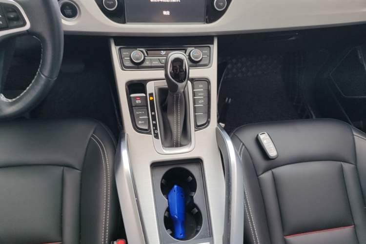 Used Geely Auto Emgrand X7 Sport 2018 1.8TD Automatic Two-Wheel Drive Zhiya Model Gear Lever