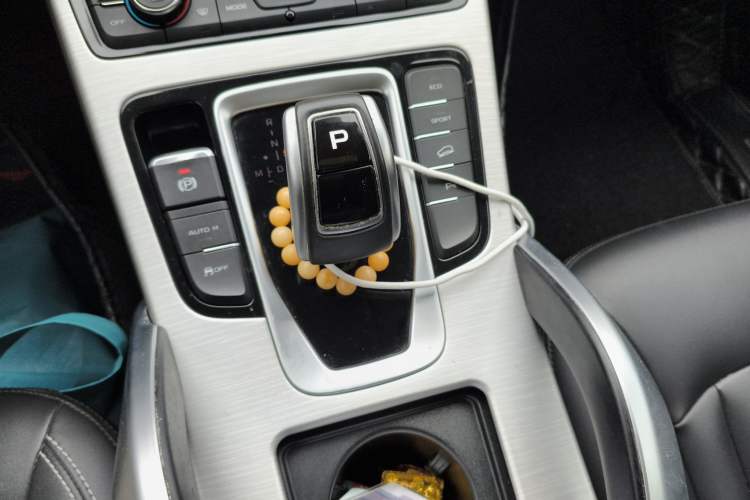 Used Geely Auto Emgrand X7 Sport 2018 1.8TD Automatic Two-Wheel Drive Smart Connect 4G Internet Edition Gear Lever